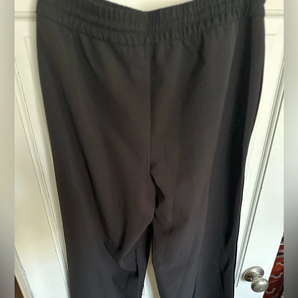ATHLETA NWT Endeavor Relaxed Pant. Black so comfortable drawstring waist - Picture 5 of 10